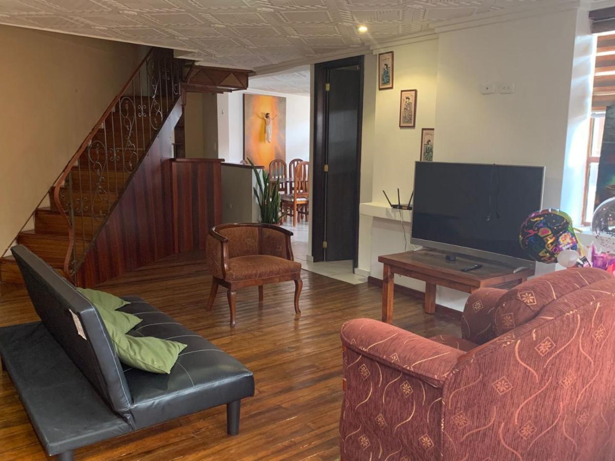 Hostel Santa Canela 昆卡 外观 照片