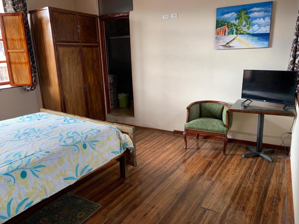 Hostel Santa Canela 昆卡 外观 照片